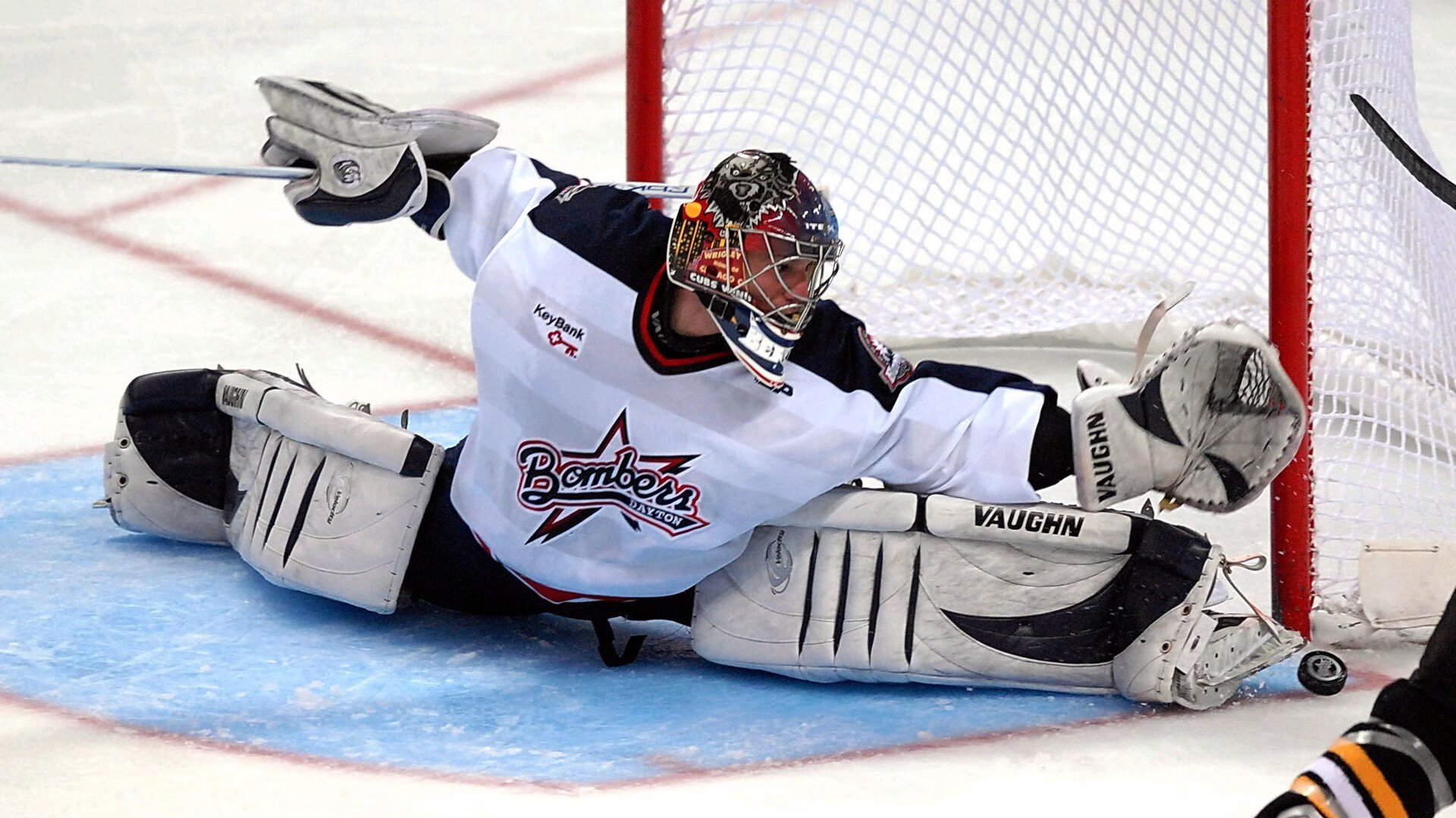 九游下载中心-五大联赛门将指挥防线能力是否影响整场防守连贯性，门将防守犯规